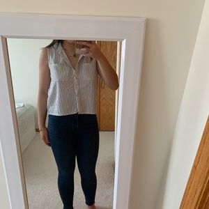 Crop sleeveless top